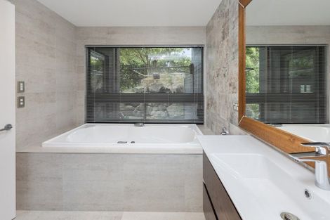 Photo of property in 5 Ophir Lane, Redcliffs, Christchurch, 8081