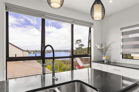 Photo of property in 17a Constable Lane, West Harbour, Auckland, 0618