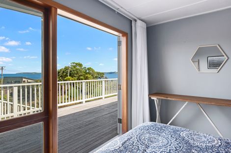 Photo of property in 4 Penguin Street, Leigh, 0985