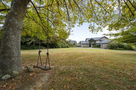 Photo of property in 70 Waicola Drive, Fitzherbert, Palmerston North, 4471
