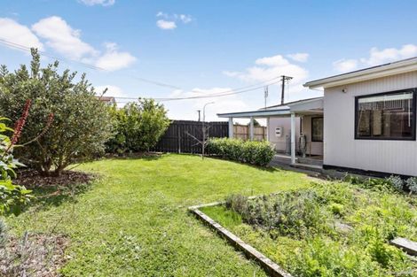 Photo of property in 1/424 Old Te Atatu Road, Te Atatu Peninsula, Auckland, 0610