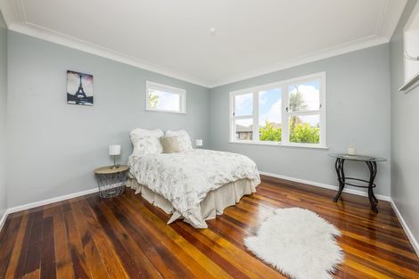 Photo of property in 37 Edmonton Road, Henderson, Auckland, 0612