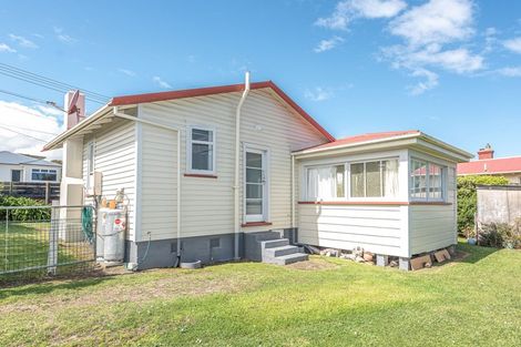Photo of property in 31 Karaka Street, Castlecliff, Whanganui, 4501