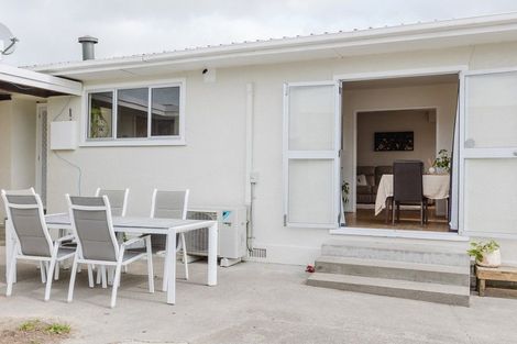 Photo of property in 4 Sutherland Crescent, Westbrook, Palmerston North, 4412