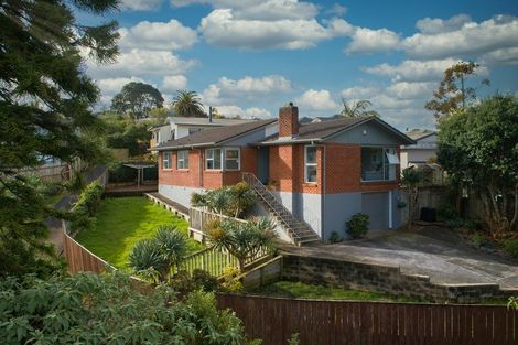 Photo of property in 8 Halcombe Place, Green Bay, Auckland, 0604