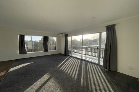 Photo of property in 34 Kingsclere Place, Goodwood Heights, Auckland, 2105