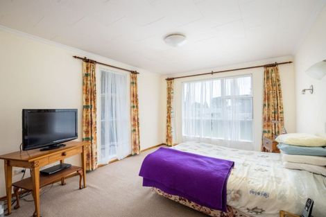 Photo of property in 10 Leon Place, Waitara, 4320