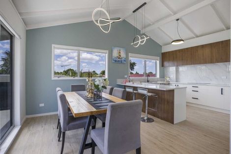 Photo of property in 56 Walworth Avenue, Pakuranga Heights, Auckland, 2010