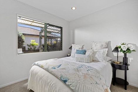 Photo of property in 2/18 Edgeworth Road, Glenfield, Auckland, 0629