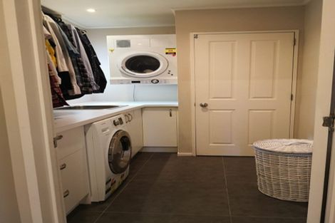 Photo of property in 12 Pajaro Place, Golflands, Auckland, 2013