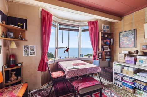 Photo of property in 21 Te Pari Pari Road, Pukerua Bay, 5026