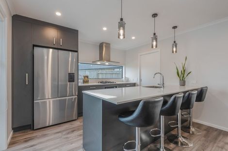 Photo of property in 90 Johnstone Drive, Fitzherbert, Palmerston North, 4410