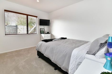Photo of property in 2/1376 Whangaparaoa Road, Army Bay, Whangaparaoa, 0930