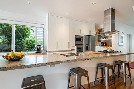 Photo of property in 5 Holiday Road, Milford, Auckland, 0620