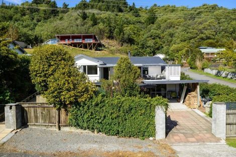 Photo of property in 81 Milton Terrace, Picton, 7220