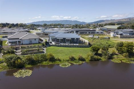 Photo of property in 15 Bridford Way, Paraparaumu, 5032