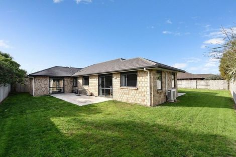 Photo of property in 35 Whitney Place, Rototuna North, Hamilton, 3210