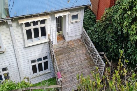 Photo of property in 18 Garden Road, Northland, Wellington, 6012