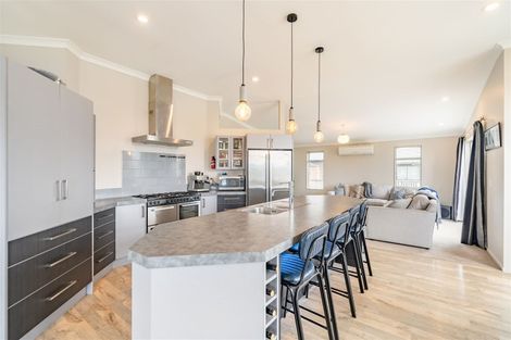 Photo of property in 15 James Nairn Grove, Riverstone Terraces, Upper Hutt, 5018