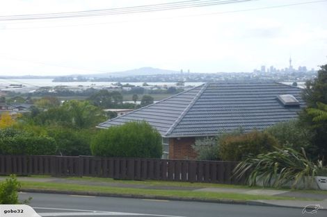Photo of property in 32 Te Atatu Road, Te Atatu South, Auckland, 0610