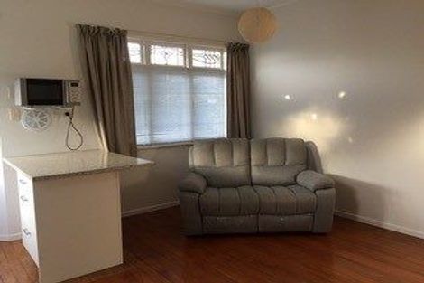 Photo of property in 27 Horotutu Road, Greenlane, Auckland, 1061