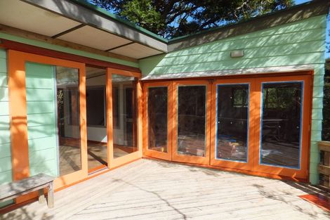 Photo of property in 35-37 Lone Kauri Road, Karekare, New Lynn, 0772