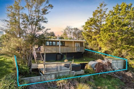 Photo of property in 74 Bays Road, Orere Point, Papakura, 2585