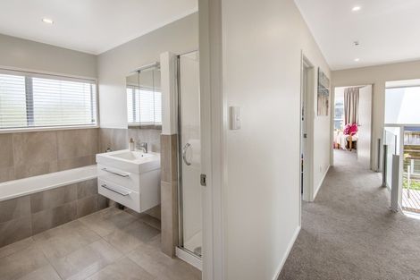 Photo of property in 31 Sealy Road, Torbay, Auckland, 0630