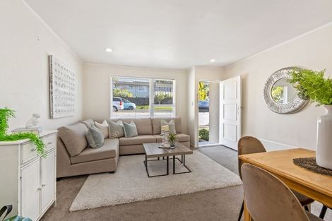 Photo of property in 1/10 Agincourt Street, Glenfield, Auckland, 0629