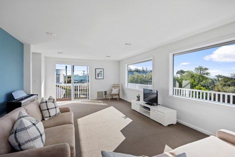 Photo of property in 3 Belleview Terrace, Mount Pleasant, Christchurch, 8081