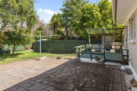 Photo of property in 3 Rika Place, Kawaha Point, Rotorua, 3010