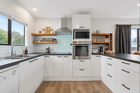 Photo of property in 122a Mayfair Avenue, Whangamata, 3620