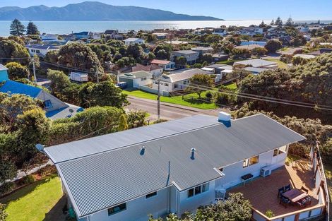 Photo of property in 18 Rua Road, Paraparaumu Beach, Paraparaumu, 5032