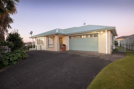 Photo of property in 18 Vanderbilt Place, Welcome Bay, Tauranga, 3112