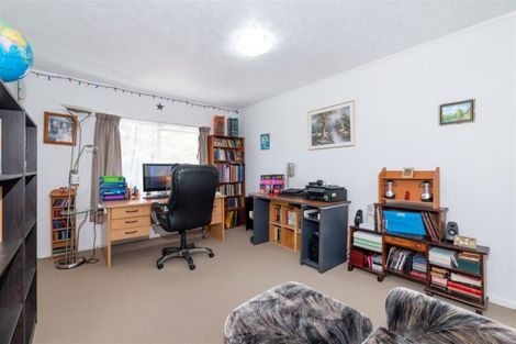Photo of property in 37 Kohekohe Street, New Lynn, Auckland, 0600
