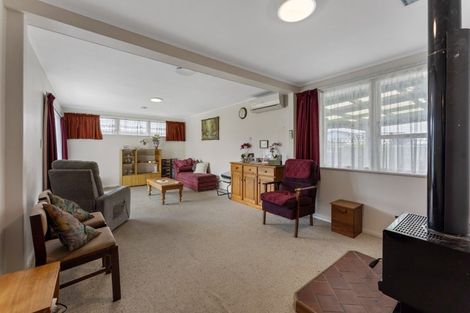 Photo of property in 44 Oregon Drive, Maoribank, Upper Hutt, 5018