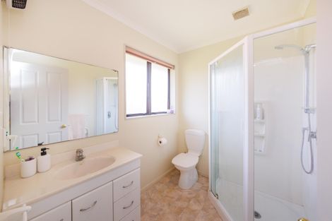 Photo of property in 14 Woodgate Court, Fitzherbert, Palmerston North, 4410