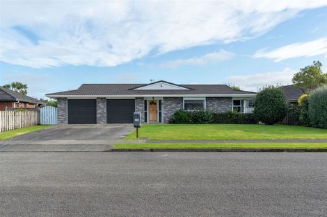 Photo of property in 16 Easton Way, Levin, 5510