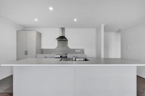 Photo of property in 17 Heta Road, Highlands Park, New Plymouth, 4312