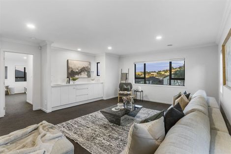 Photo of property in 16 Fernhill Way, Oteha, Auckland, 0632