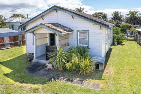 Photo of property in 22 Tregenna Street, Castlecliff, Whanganui, 4501