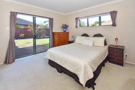 Photo of property in 33 Sandwick Drive, Weymouth, Auckland, 2103
