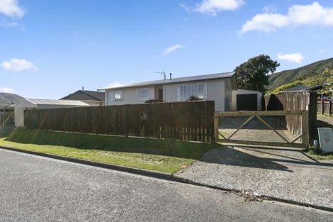 Photo of property in 3 Wicklow Grove, Wainuiomata, Lower Hutt, 5014