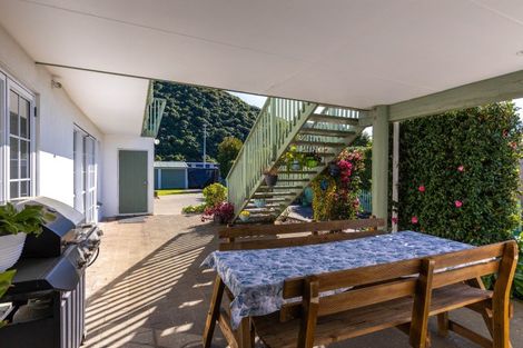Photo of property in 48 Beach Road, Waikawa, Picton, 7220