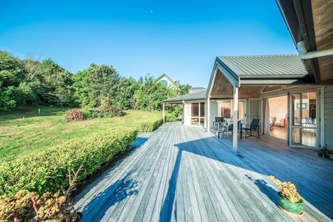 Photo of property in 13 Kerema Way, Schnapper Rock, Auckland, 0632