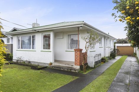 Photo of property in 28 Wallace Place, Westown, New Plymouth, 4310