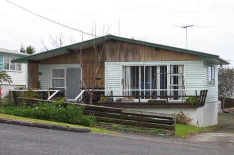 Photo of property in 27 Karaka Street, Helensville, 0800