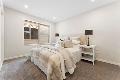 Photo of property in 43 Chamberlain Road, Massey, Auckland, 0614