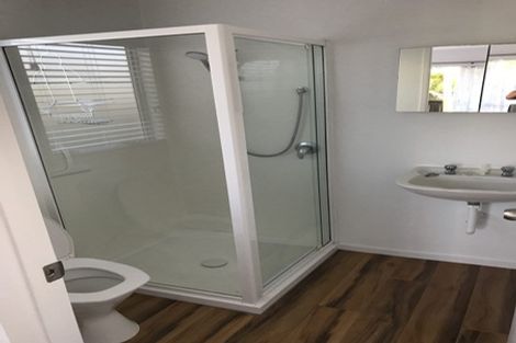 Photo of property in 1/22 Sandown Road, Rothesay Bay, Auckland, 0630