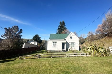 Photo of property in 3 Waitipapa Road, Hunterville, 4730
